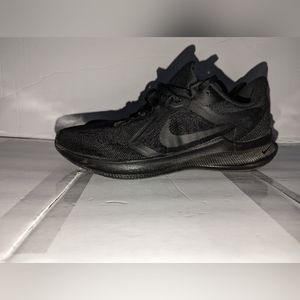Men's black Nike Shoes Size 10